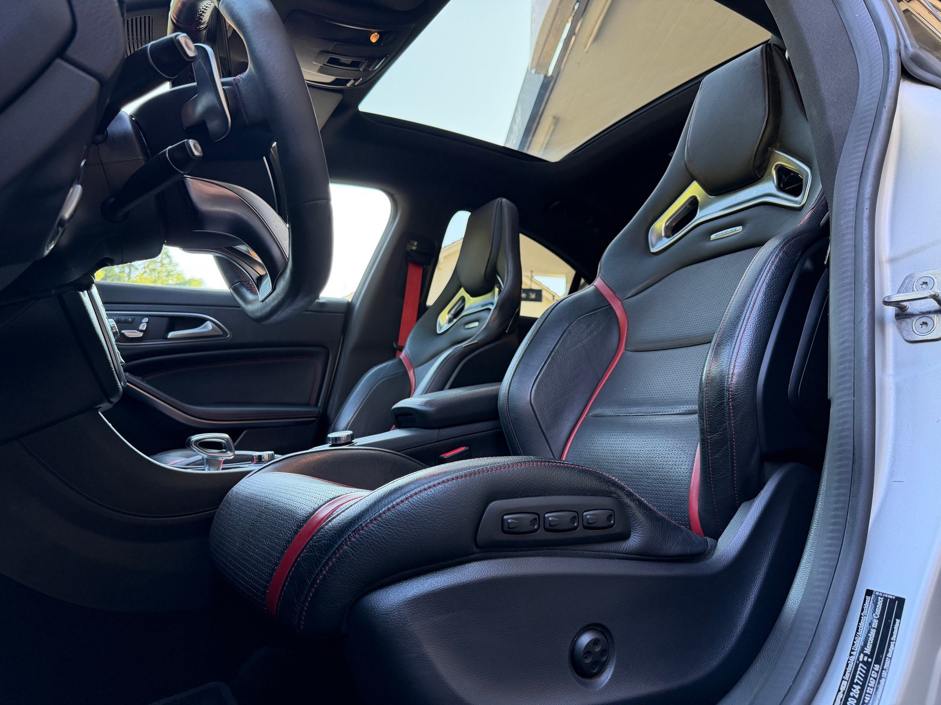 MERCEDES-BENZ CLA 45 AMG 4Matic Speedshift-image-6
