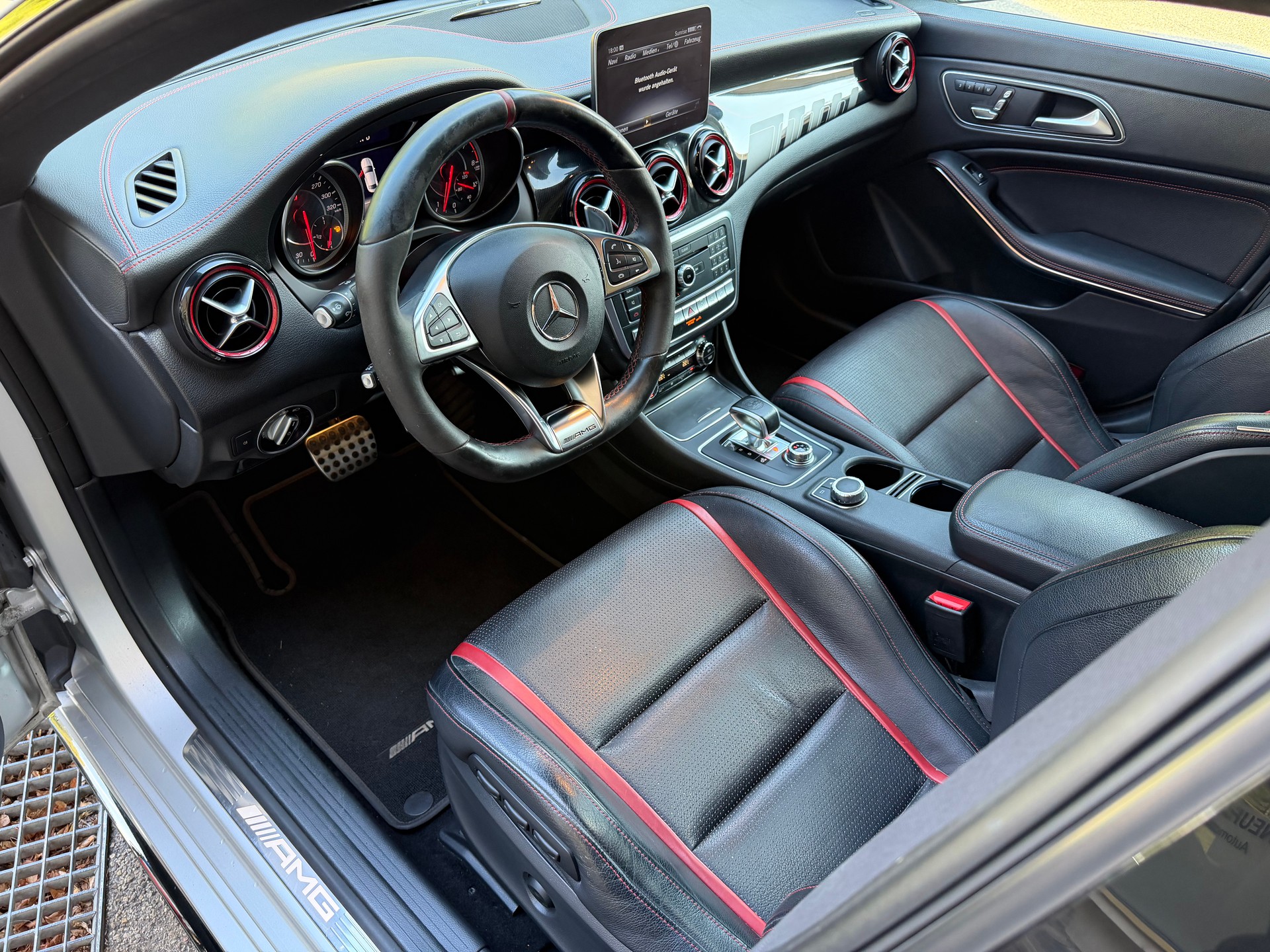 MERCEDES-BENZ CLA 45 AMG 4Matic Speedshift-image-5