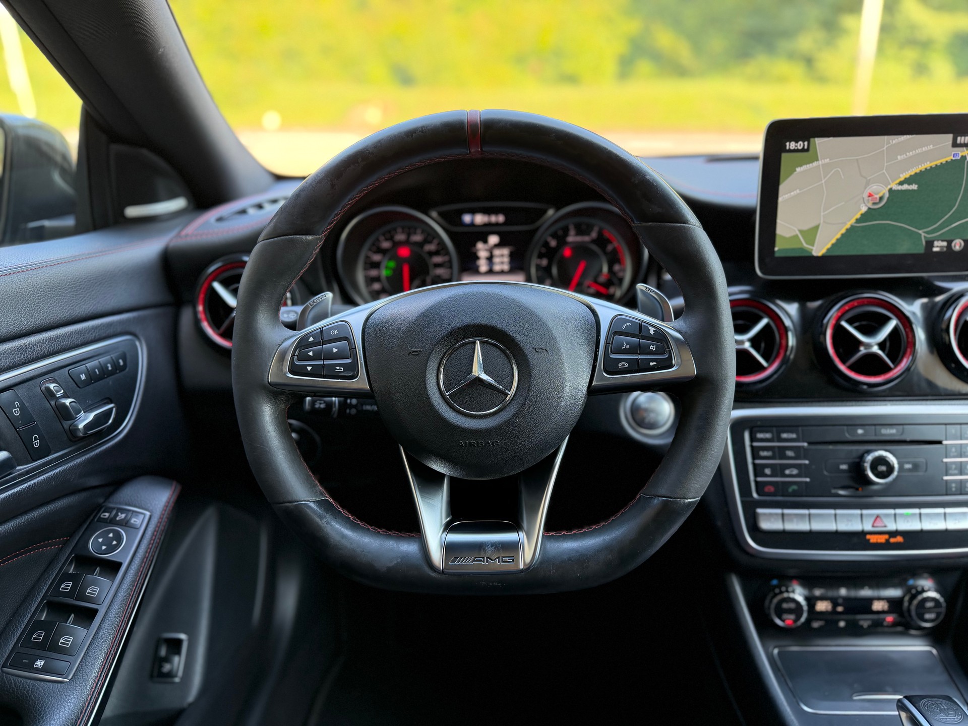 MERCEDES-BENZ CLA 45 AMG 4Matic Speedshift-image-9