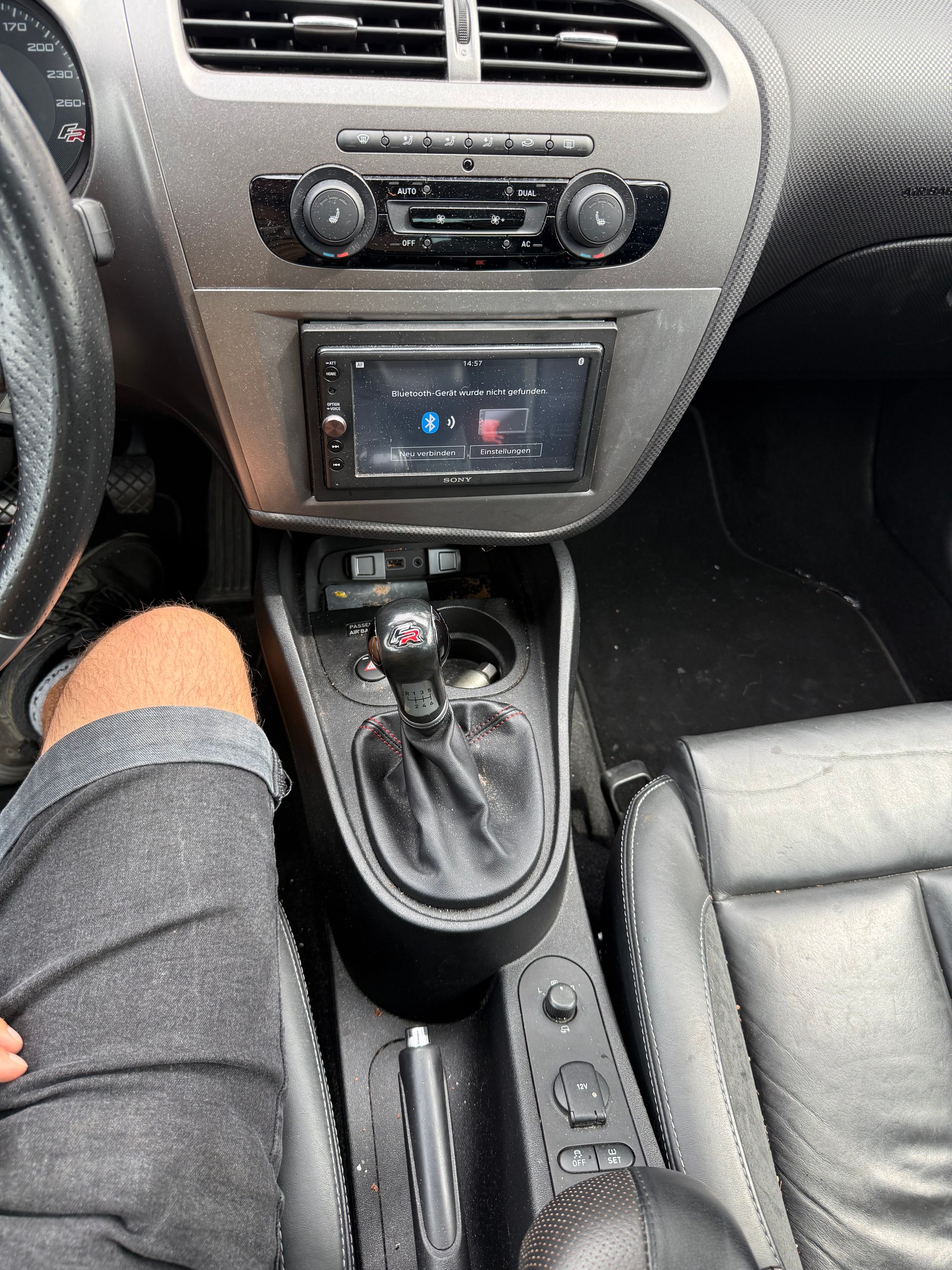 SEAT Leon 2.0 TSI FR-image-13