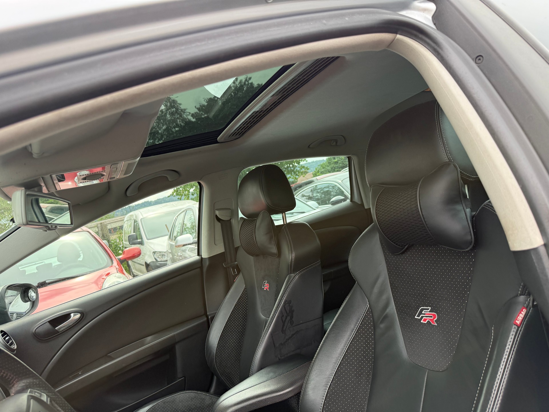 SEAT Leon 2.0 TSI FR-image-11