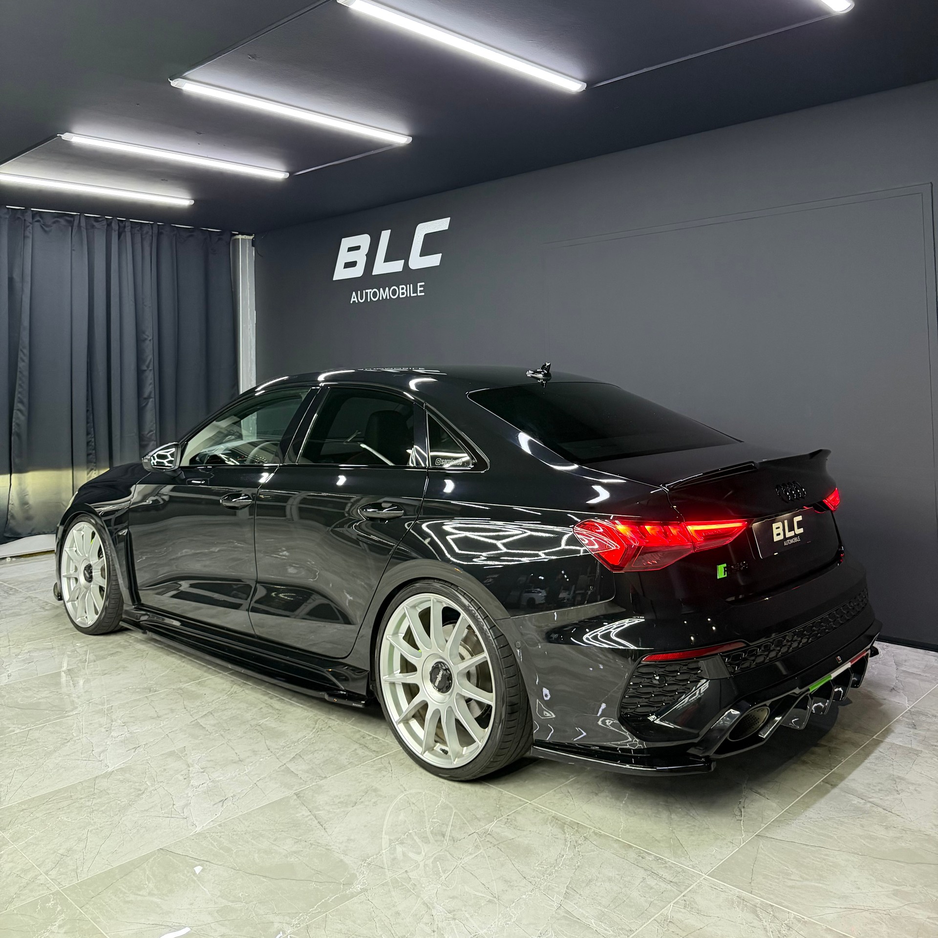 AUDI RS3 Limousine 2.5 TSI quattro S-tronic-image-3