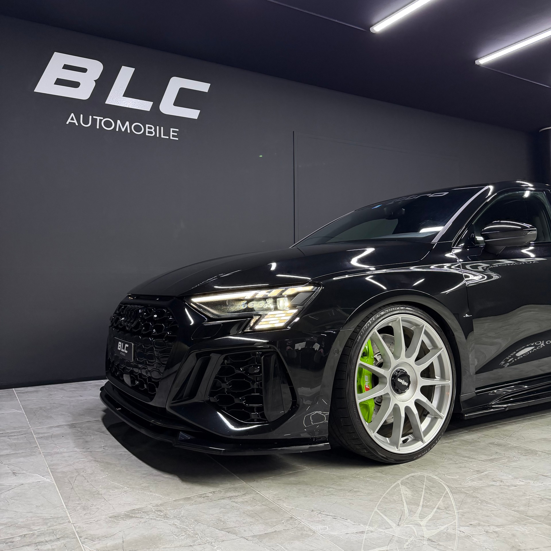 AUDI RS3 Limousine 2.5 TSI quattro S-tronic-image-1