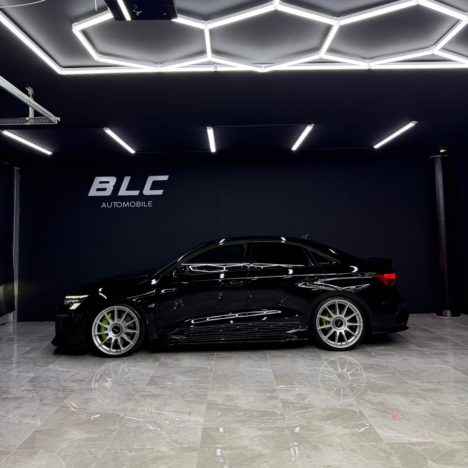 AUDI RS3 Limousine 2.5 TSI quattro S-tronic-image-2