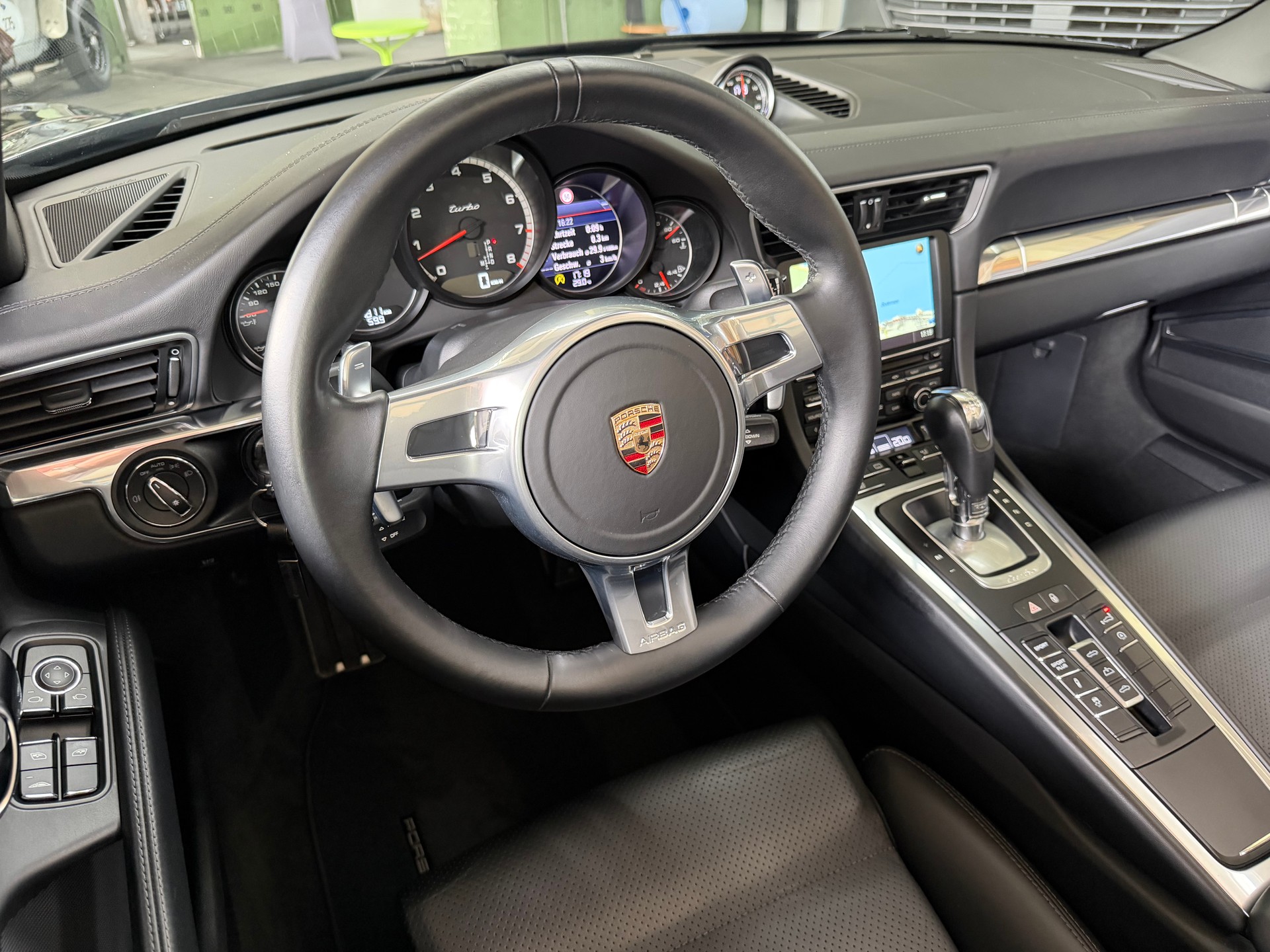 PORSCHE 911 Turbo Cabriolet PDK Automat-image-7