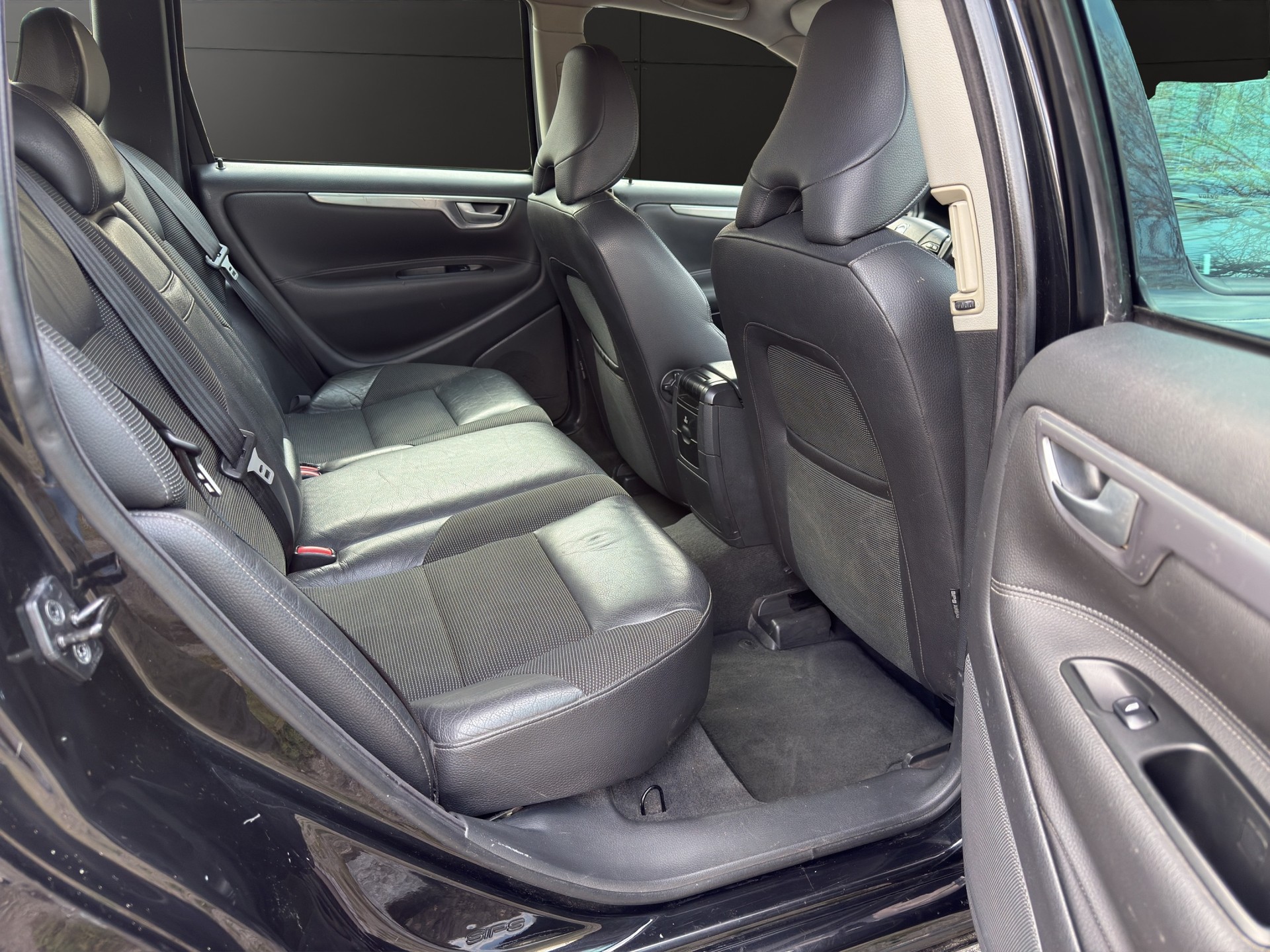 VOLVO V70 2.5T Momentum-image-11