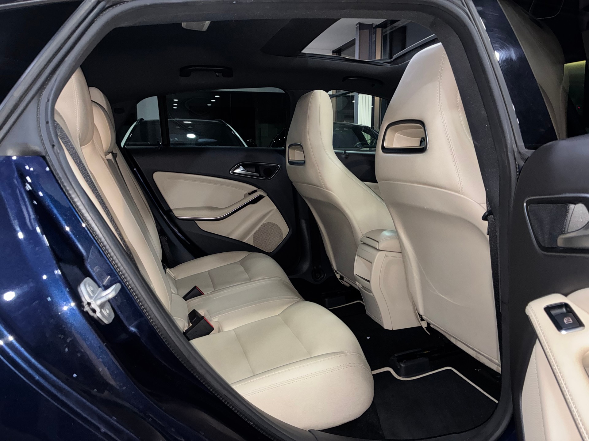 MERCEDES-BENZ CLA Shooting Br. 200 d Swiss Star Urban 4M 7G-DCT-image-10