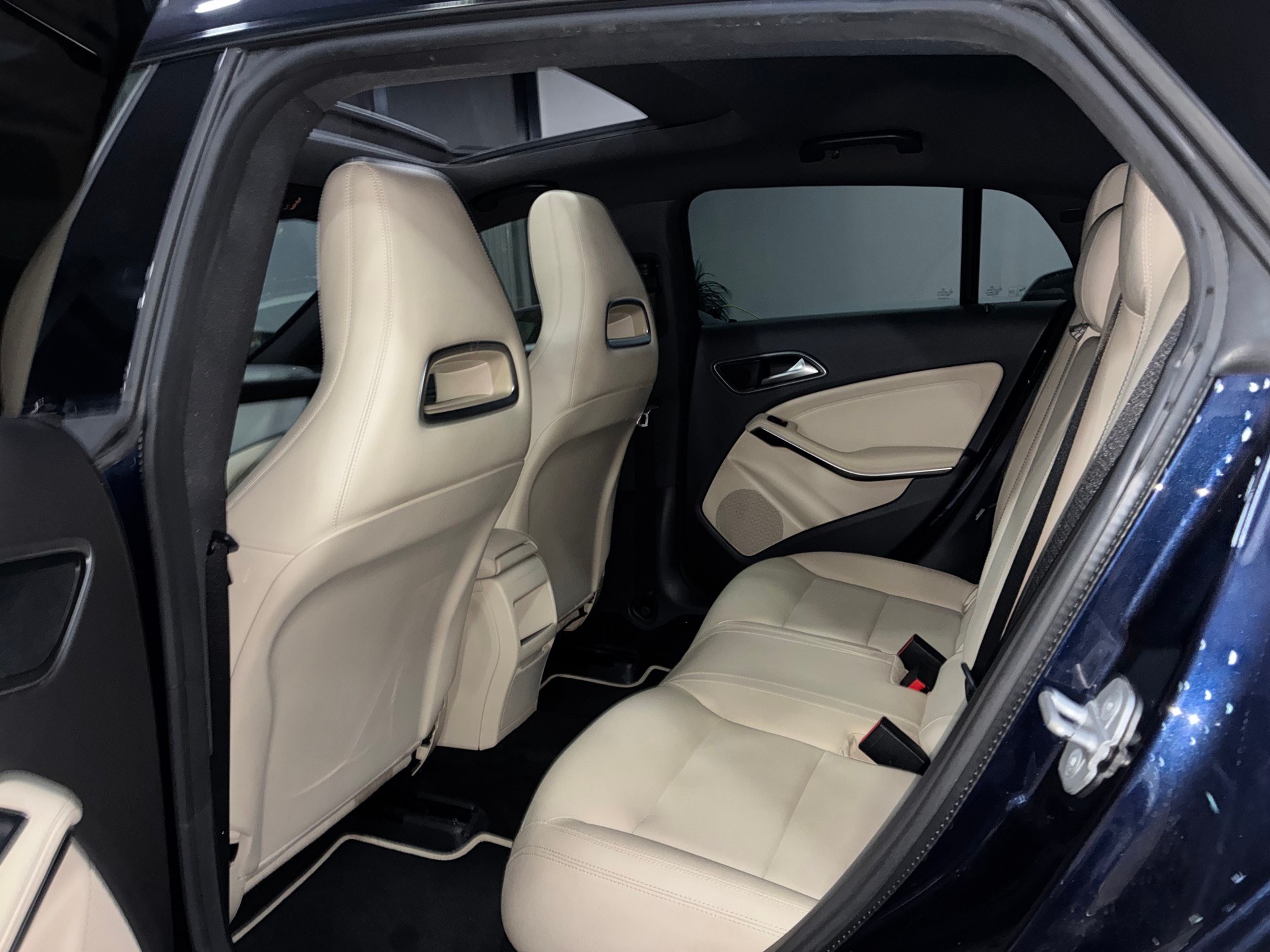 MERCEDES-BENZ CLA Shooting Br. 200 d Swiss Star Urban 4M 7G-DCT-image-9