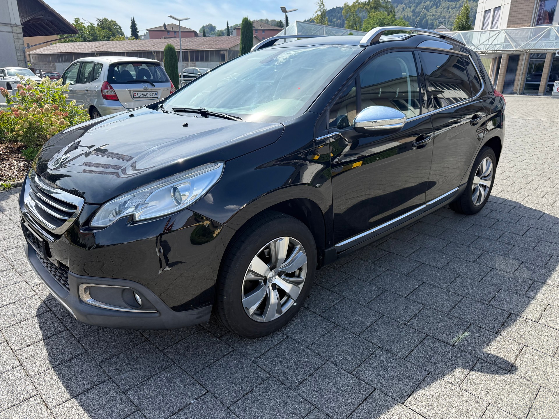 PEUGEOT 2008 1.2 VTI Allure-image-2