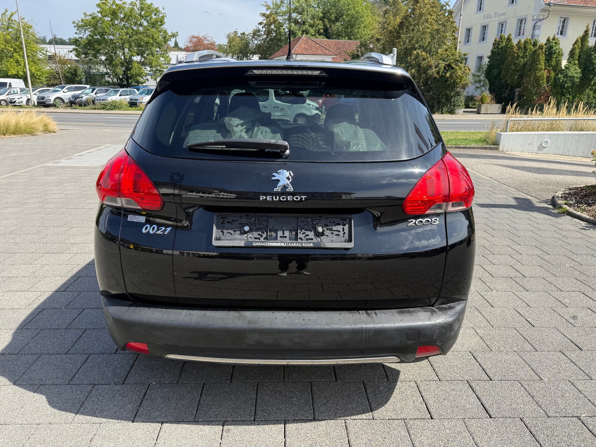 PEUGEOT 2008 1.2 VTI Allure-image-4