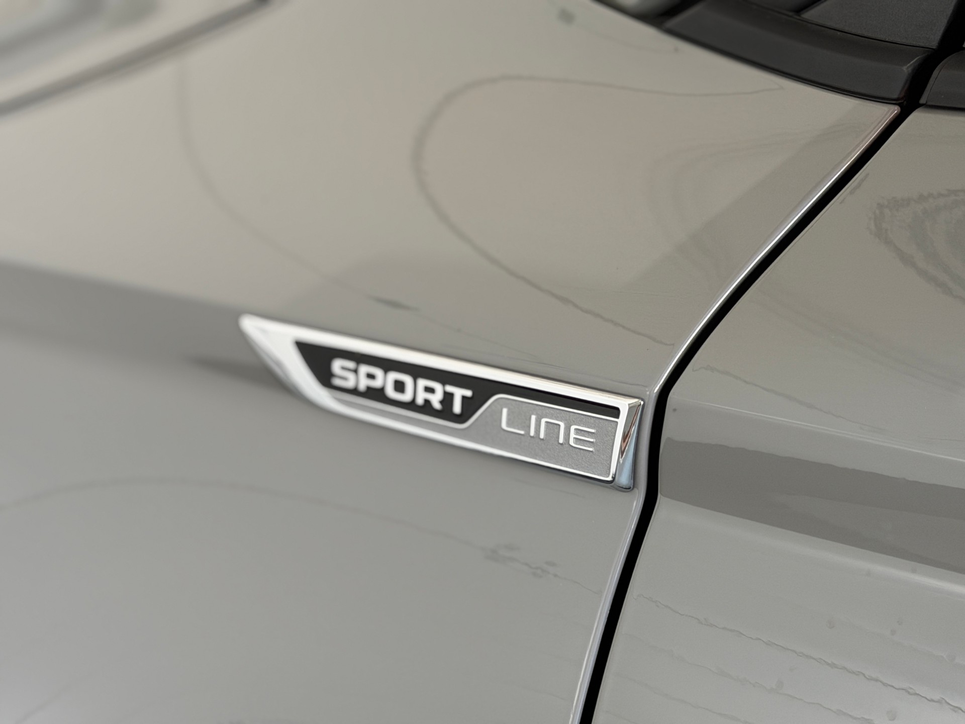 SKODA Karoq 1.5 TSI ACT SportLine DSG (CH) Nardo Grau-image-5