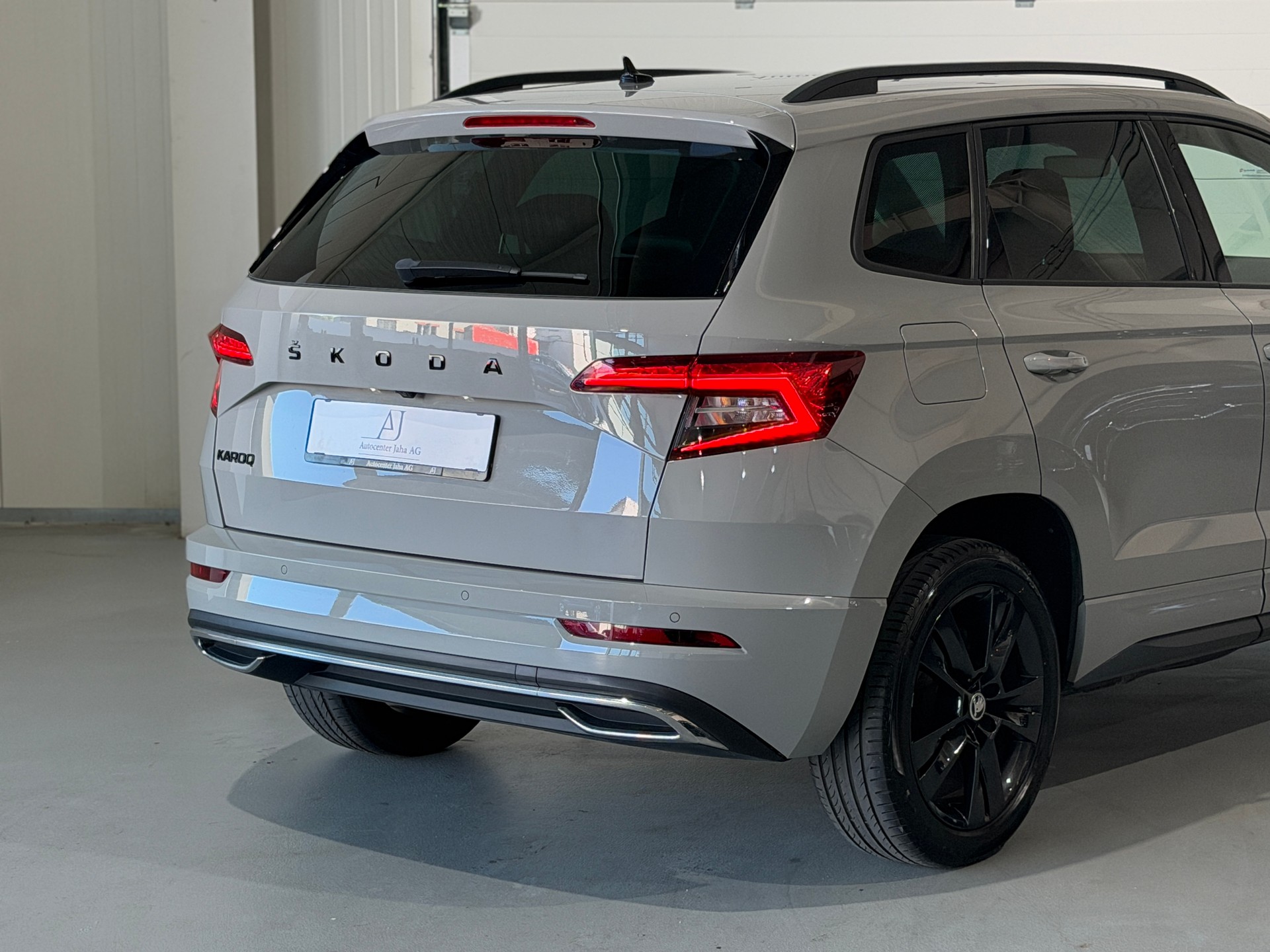 SKODA Karoq 1.5 TSI ACT SportLine DSG (CH) Nardo Grau-image-7
