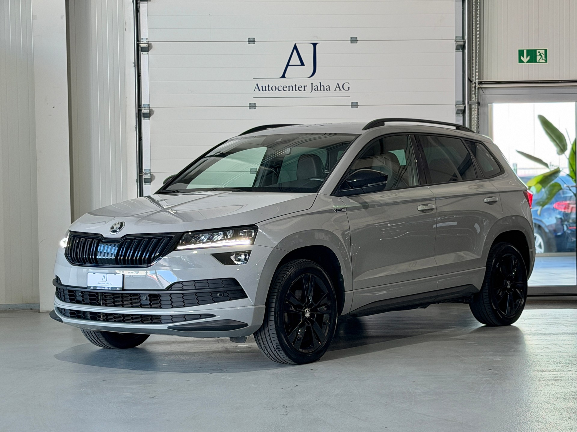 SKODA Karoq 1.5 TSI ACT SportLine DSG (CH) Nardo Grau-image-2