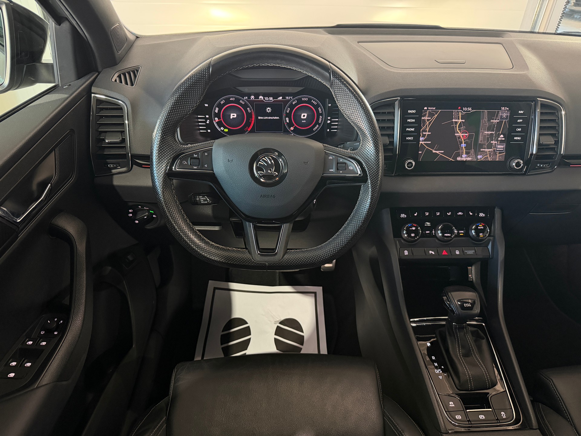 SKODA Karoq 1.5 TSI ACT SportLine DSG (CH) Nardo Grau-image-9