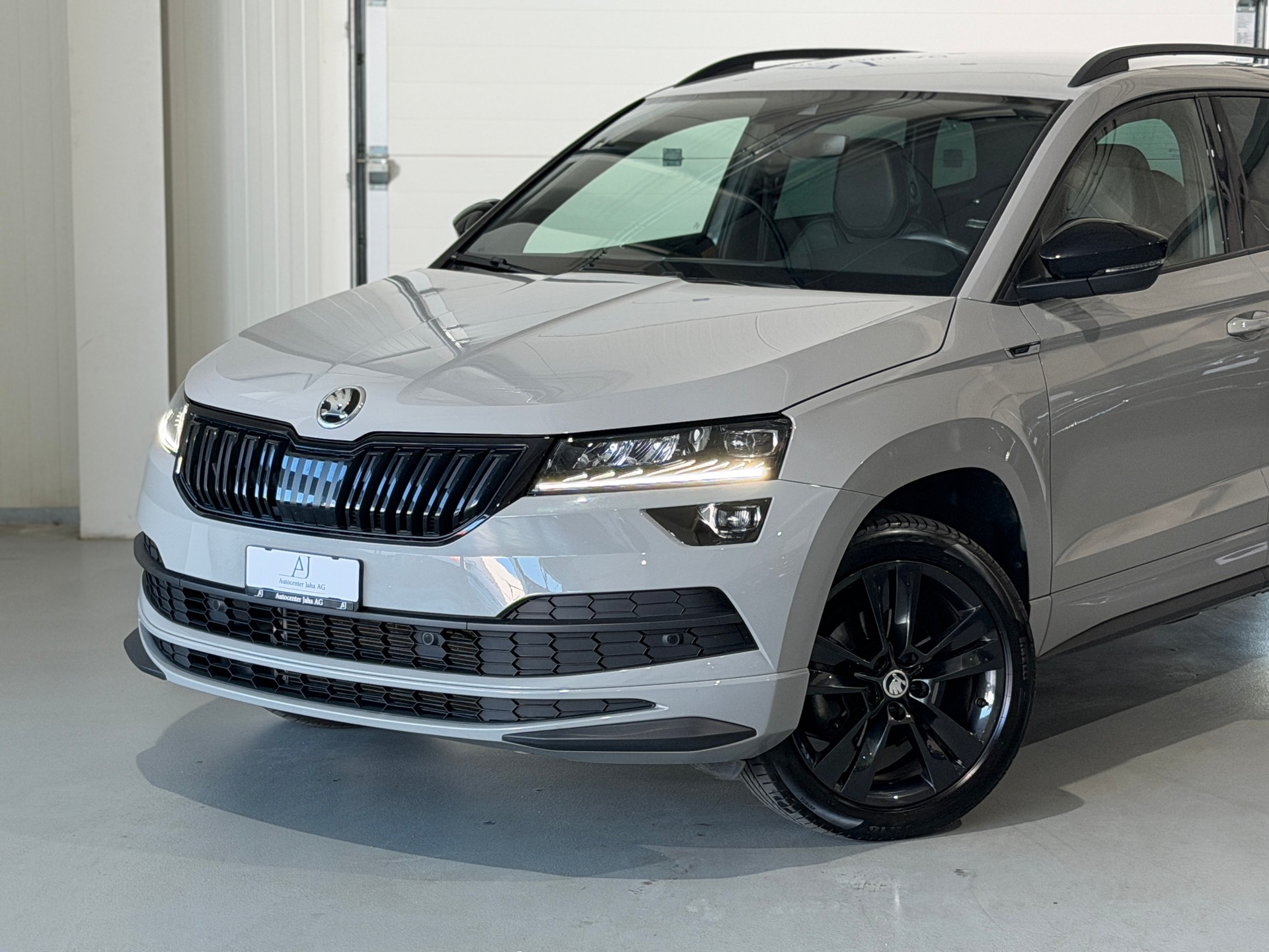SKODA Karoq 1.5 TSI ACT SportLine DSG (CH) Nardo Grau-image-1