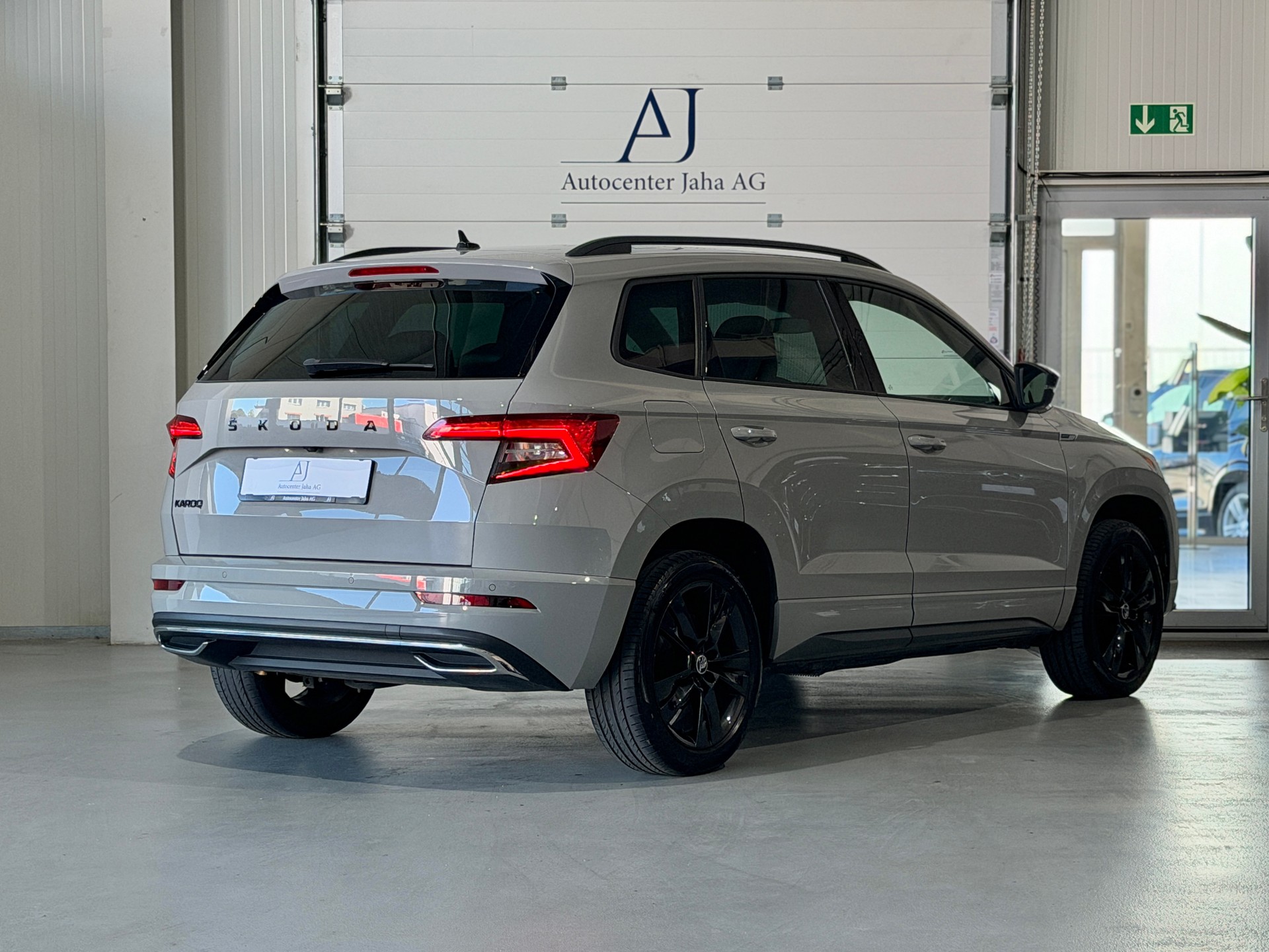 SKODA Karoq 1.5 TSI ACT SportLine DSG (CH) Nardo Grau-image-8