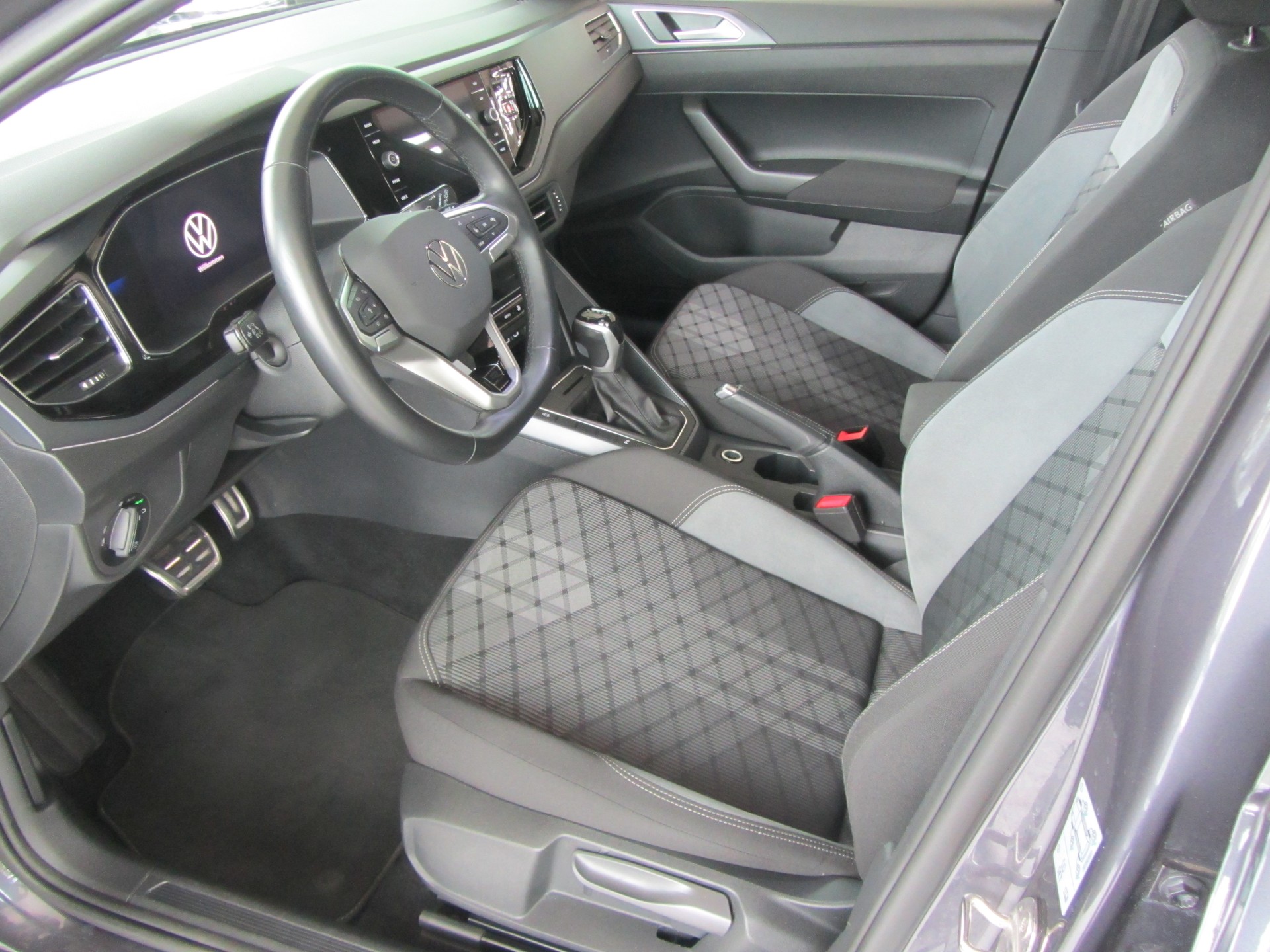 VW Taigo 1.5 TSI R-Line DSG-image-4