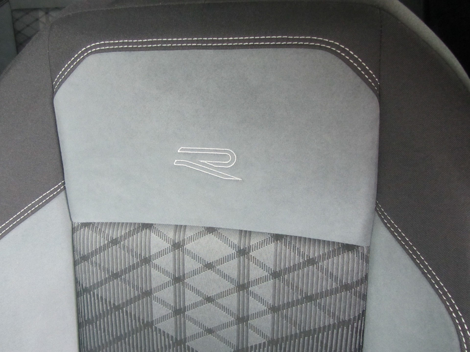 VW Taigo 1.5 TSI R-Line DSG-image-10