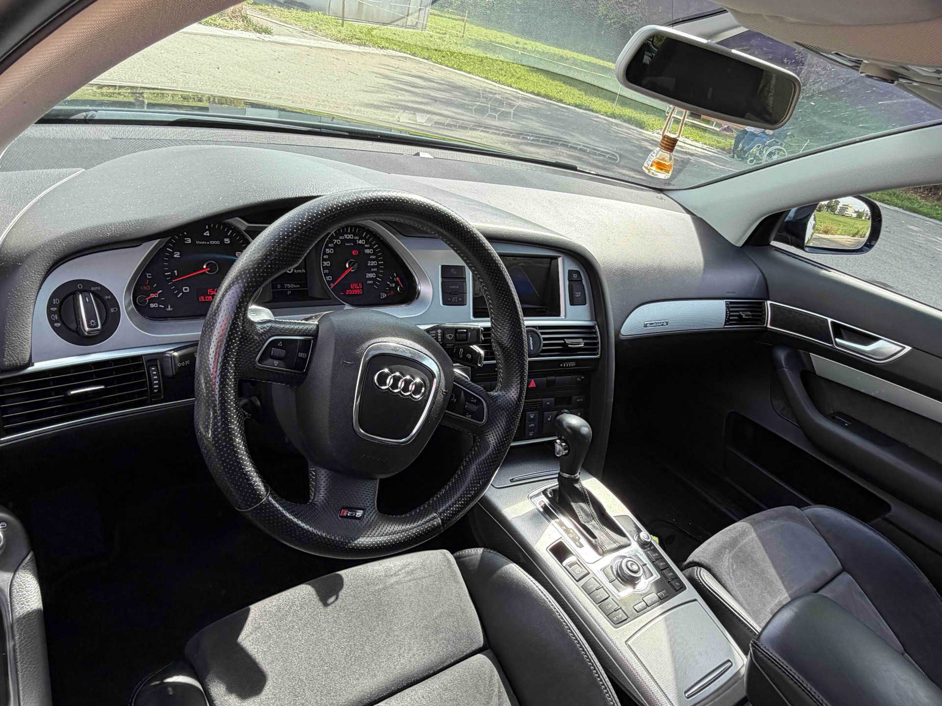 AUDI A6 Avant 3.0 TFSI quattro tiptronic-image-9