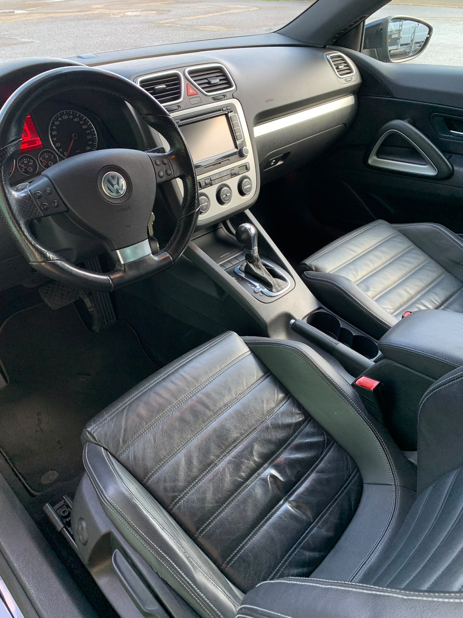 VW Scirocco 2.0 TSI DSG-image-1