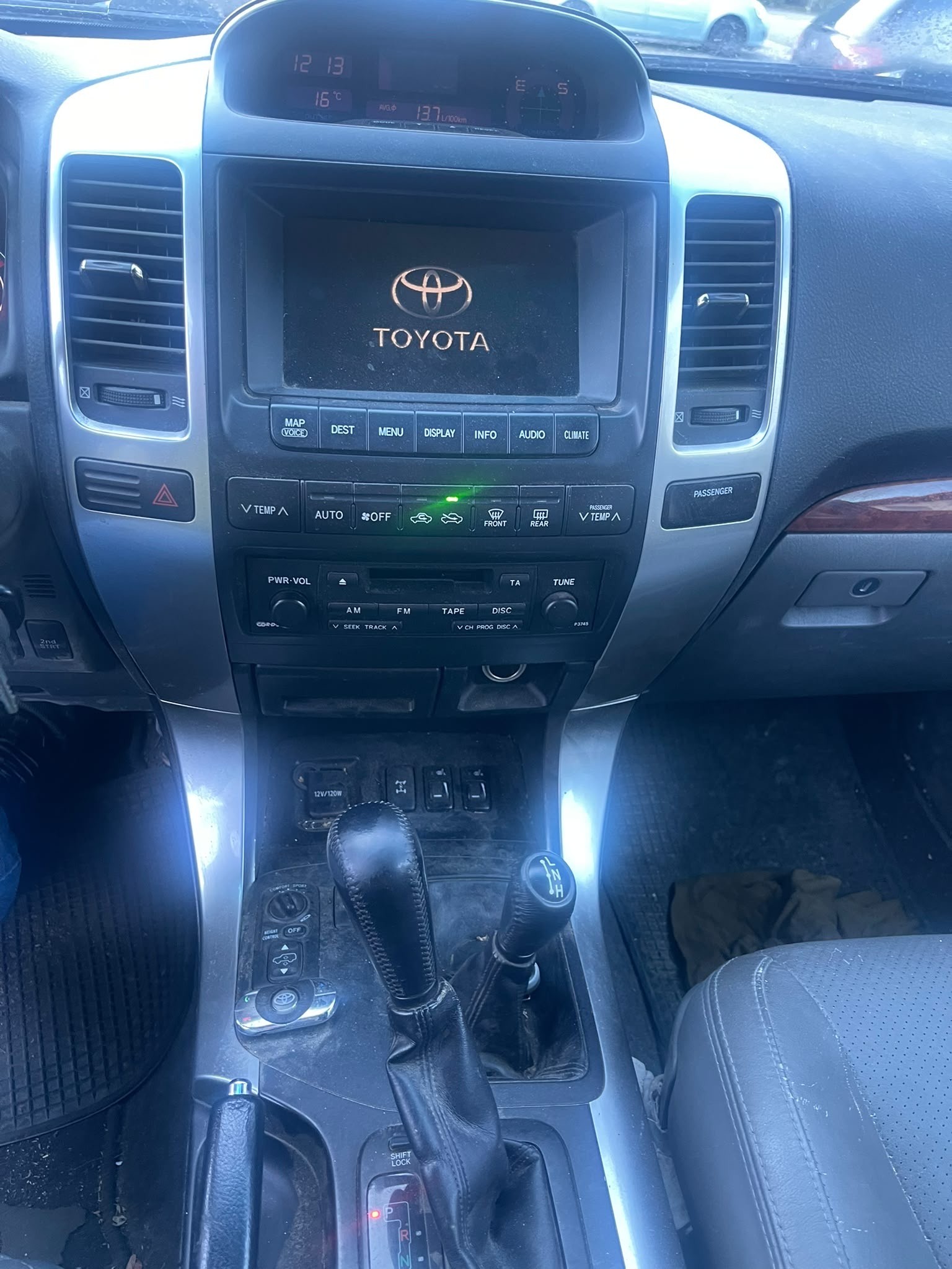 TOYOTA Land Cruiser 3.0 TD Linea Sol Executive-image-4