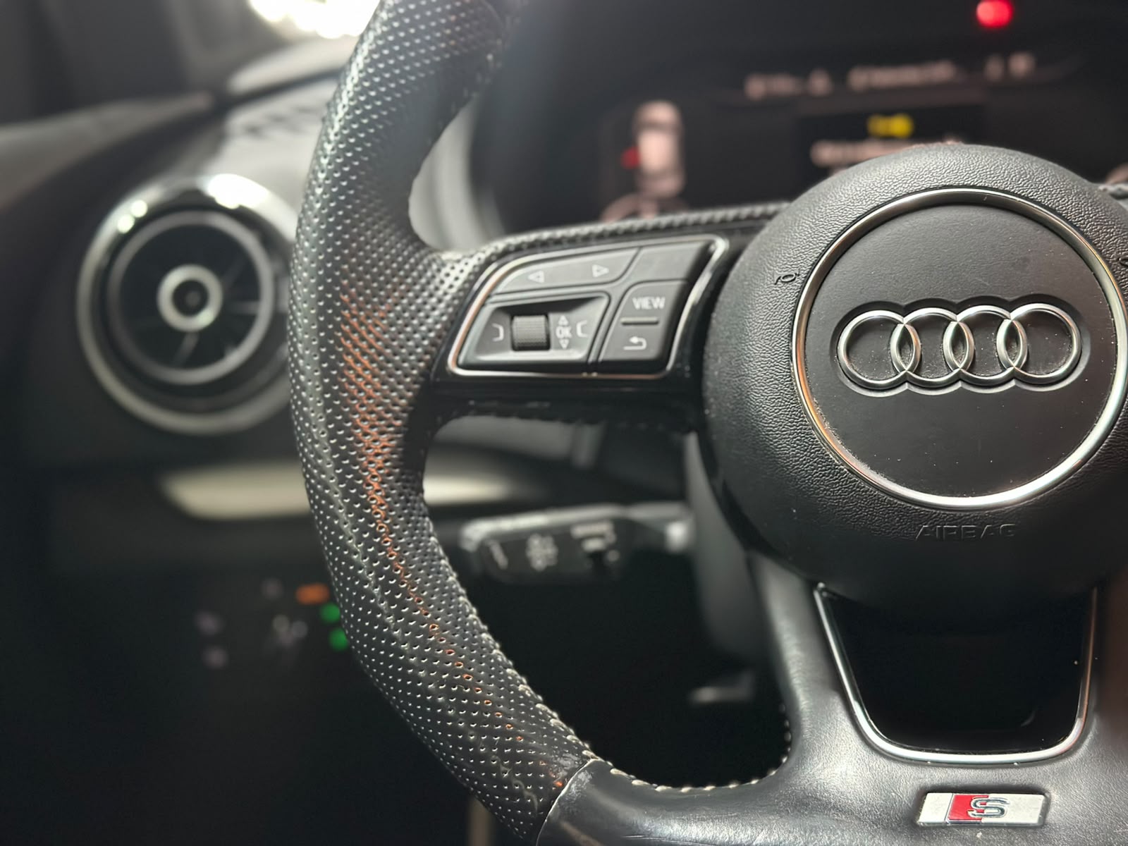 AUDI A3 Sportback 2.0 TDI S-tronic quattro-image-15