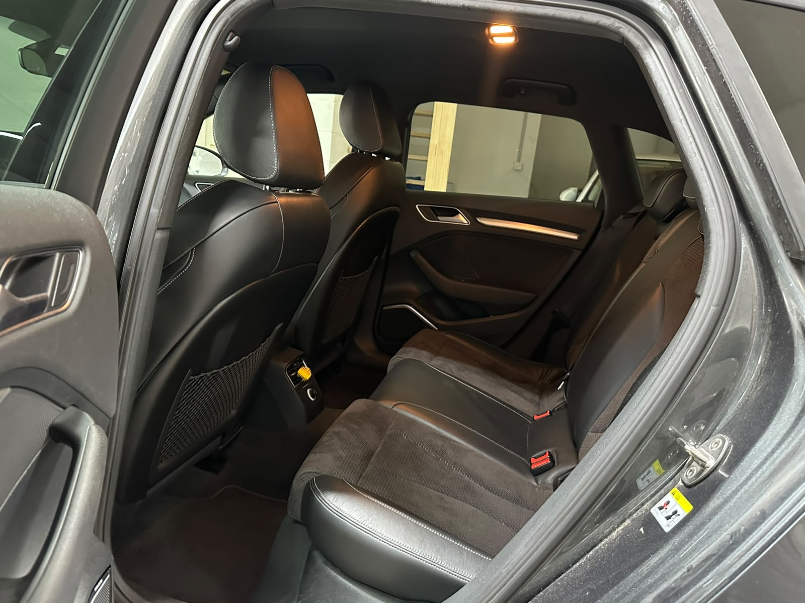 AUDI A3 Sportback 2.0 TDI S-tronic quattro-image-8