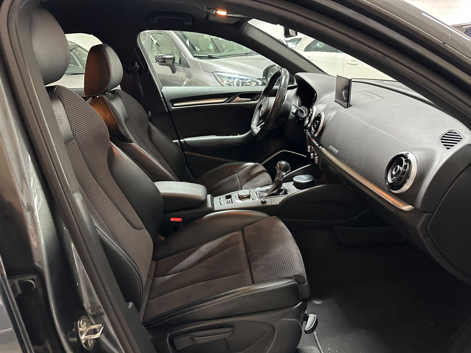 AUDI A3 Sportback 2.0 TDI S-tronic quattro-image-11