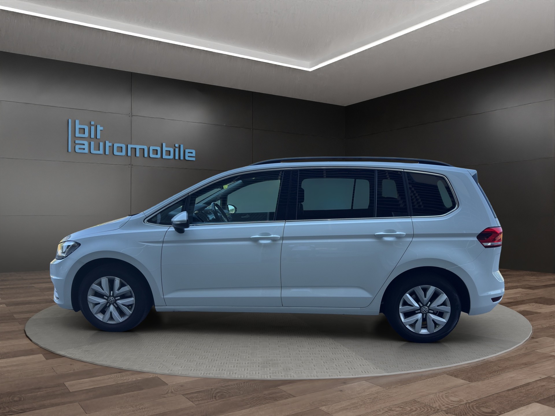 VW Touran 1.4 TSI BlueMotion Technology Comfortline DSG 7Plätzer-image-2