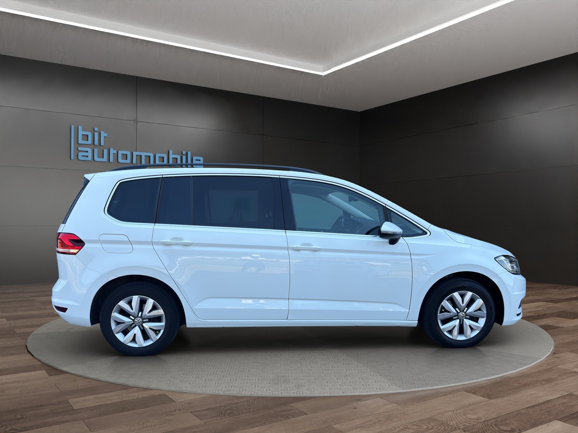 VW Touran 1.4 TSI BlueMotion Technology Comfortline DSG 7Plätzer-image-8