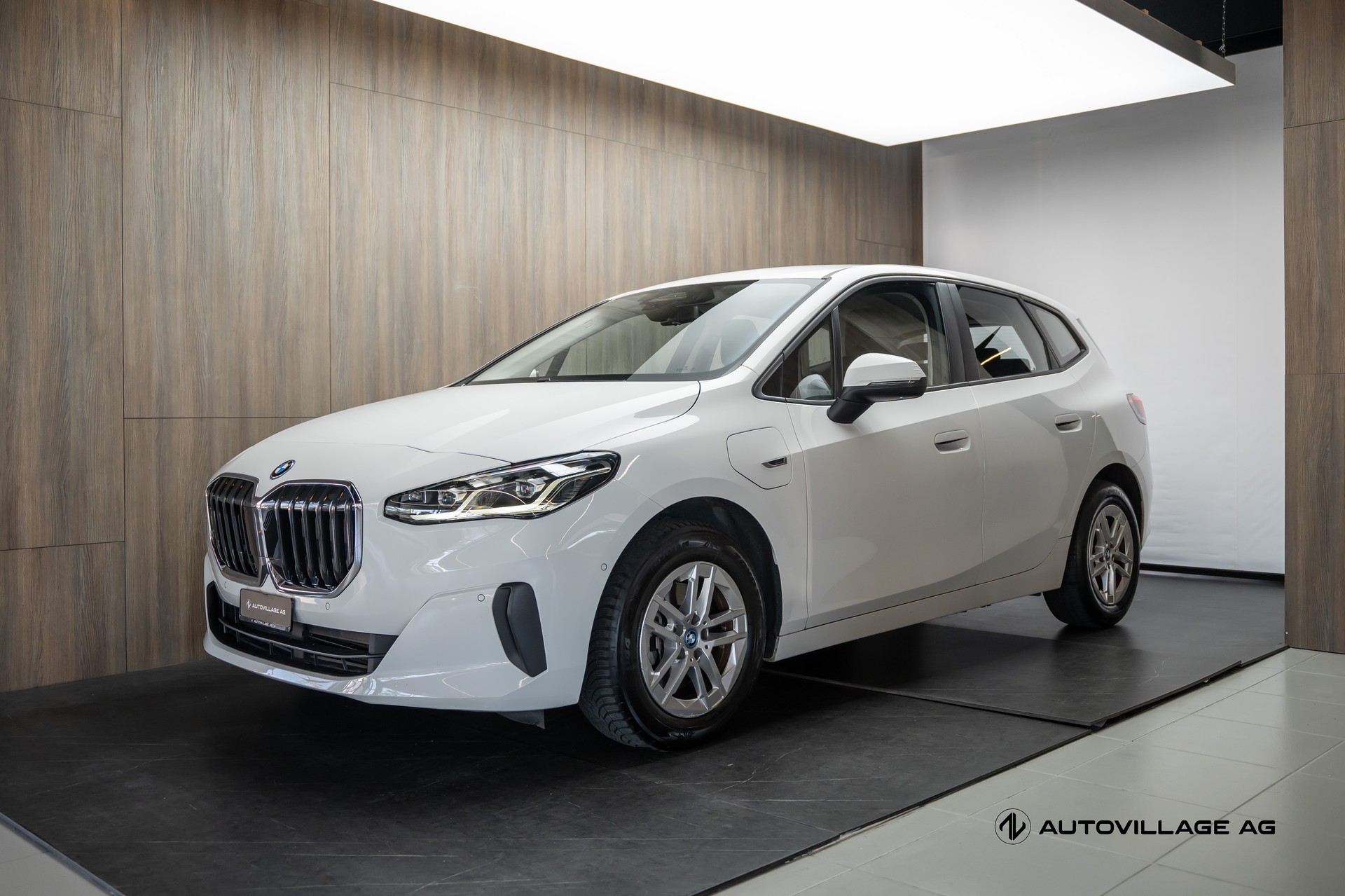 BMW 225e xDrive Active Tourer-image-0