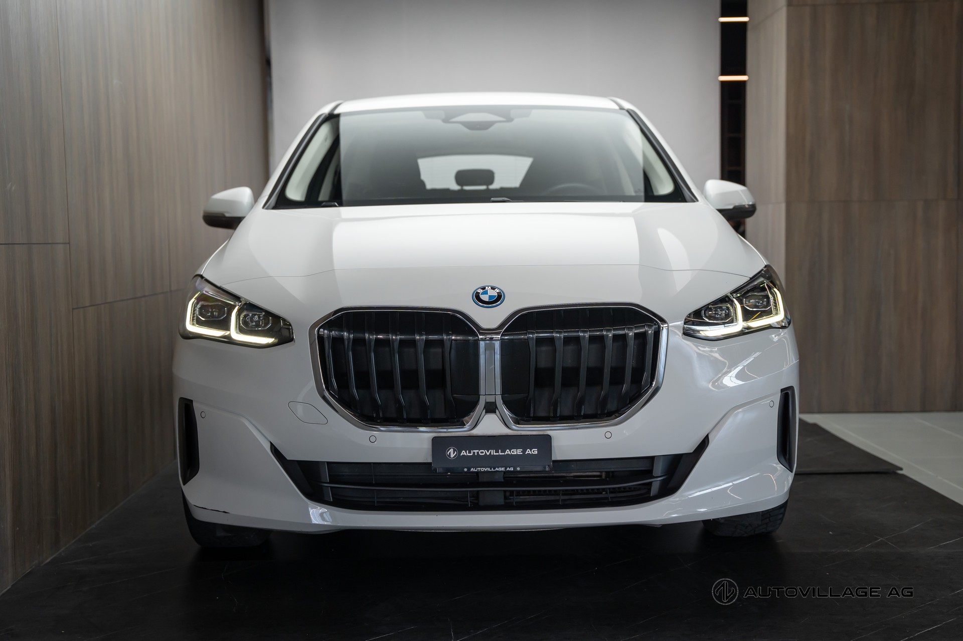 BMW 225e xDrive Active Tourer-image-1