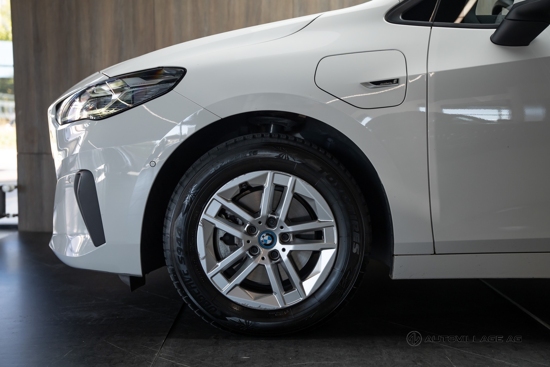 BMW 225e xDrive Active Tourer-image-3