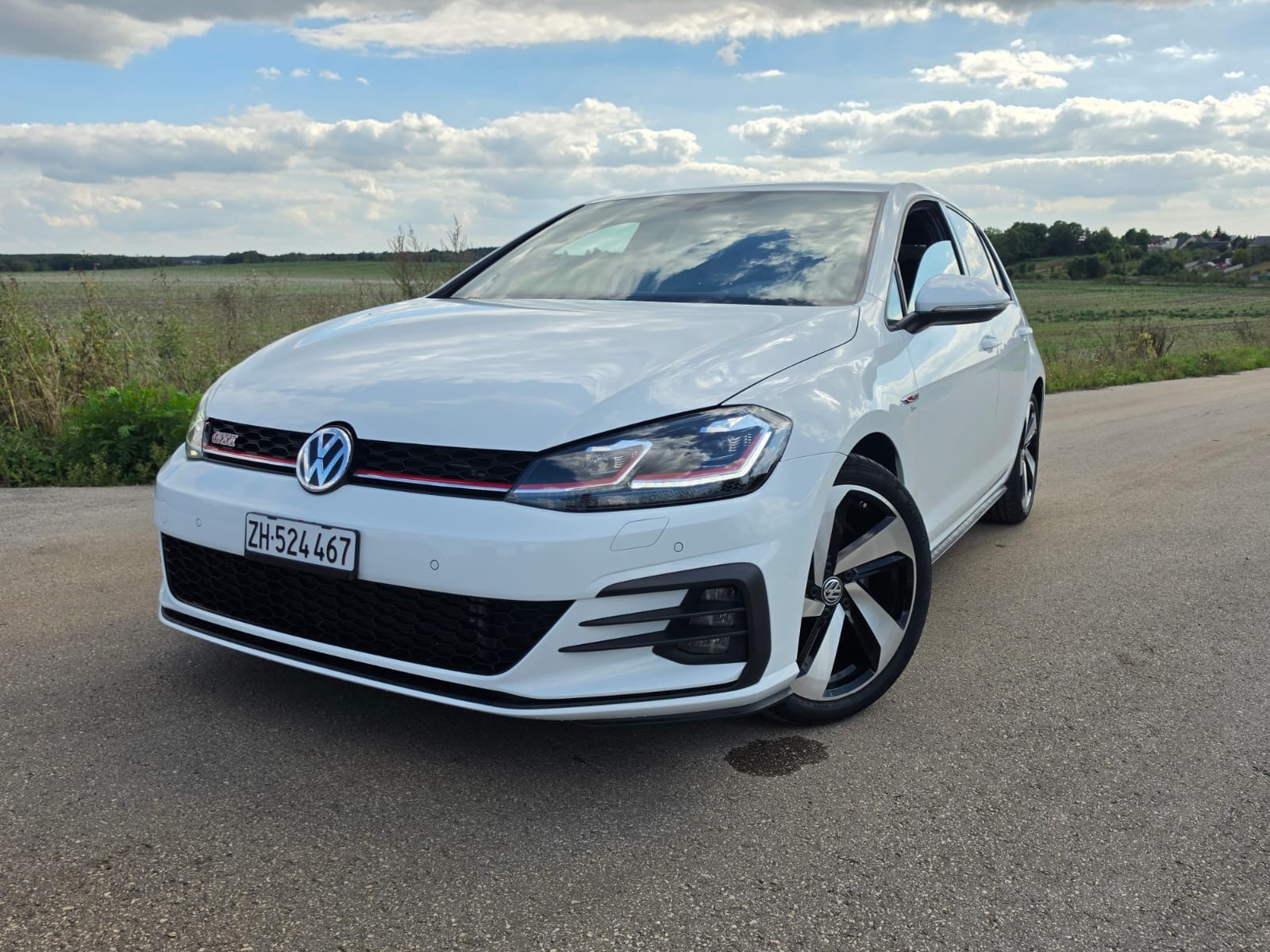 VW Golf 2.0 TSI GTI Performance-image-2