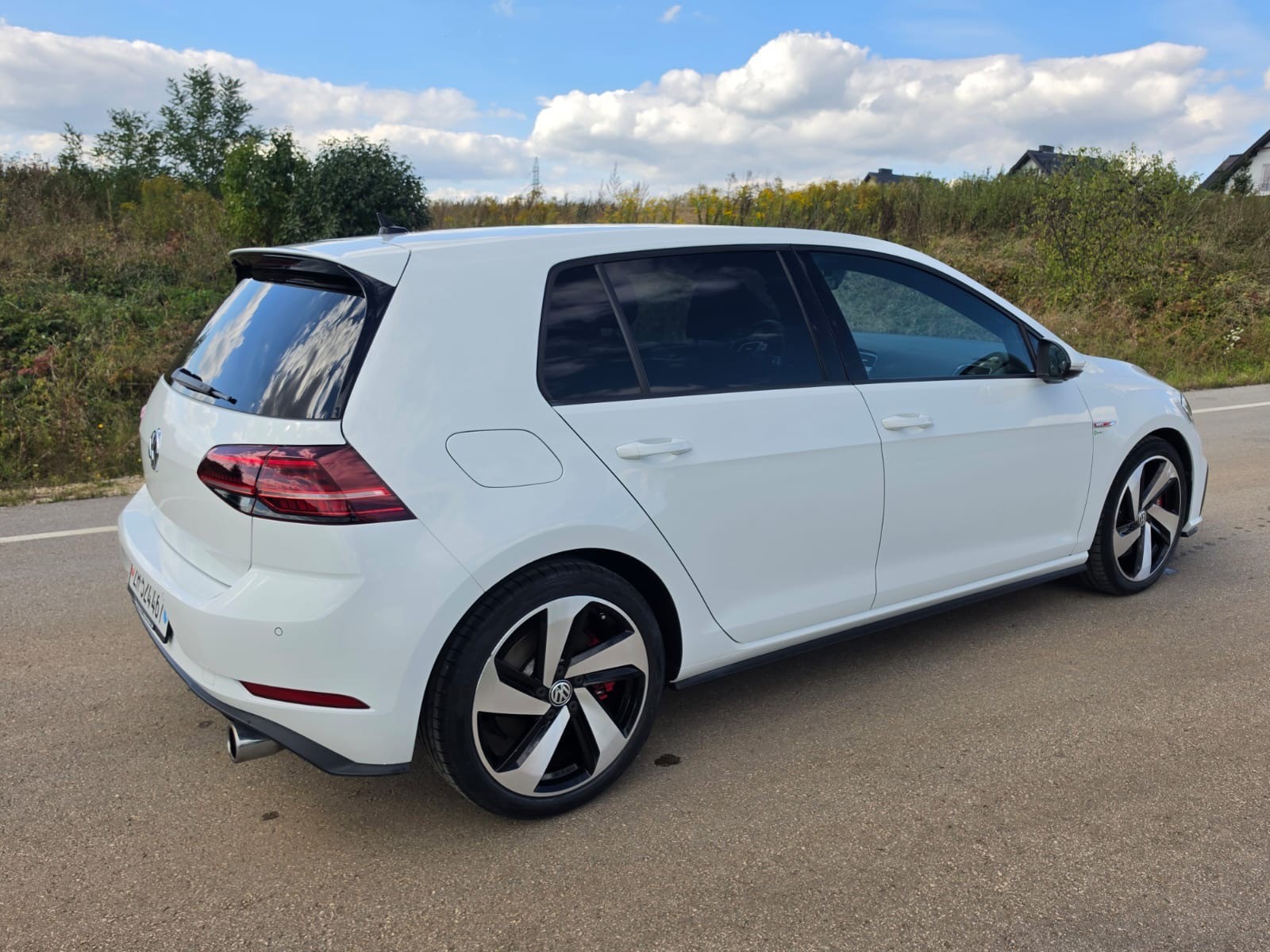 VW Golf 2.0 TSI GTI Performance-image-1