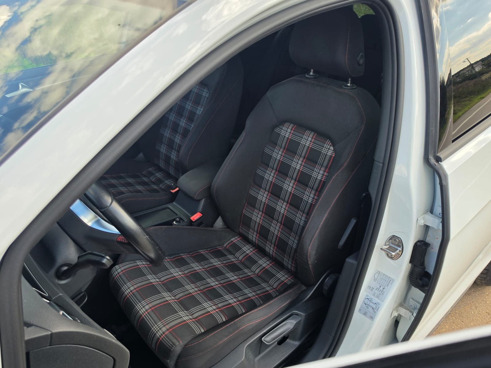 VW Golf 2.0 TSI GTI Performance-image-12
