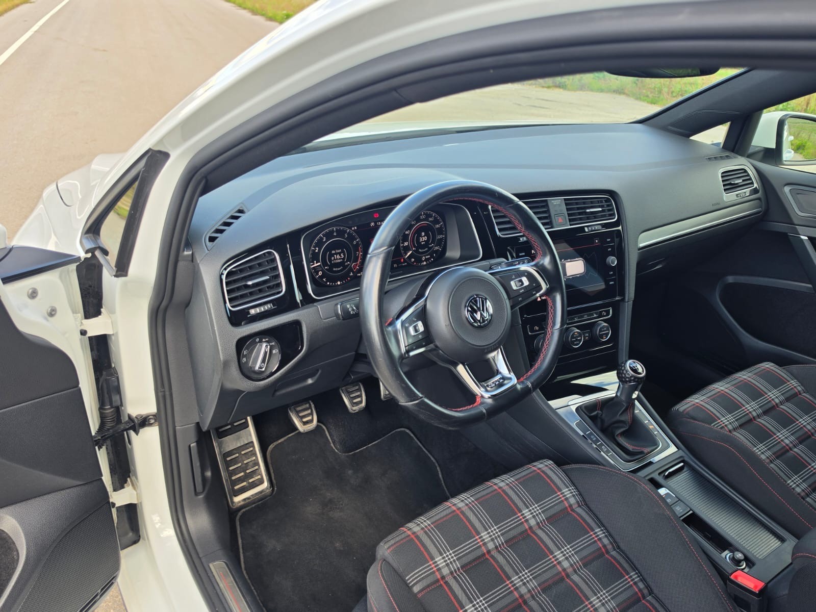 VW Golf 2.0 TSI GTI Performance-image-5