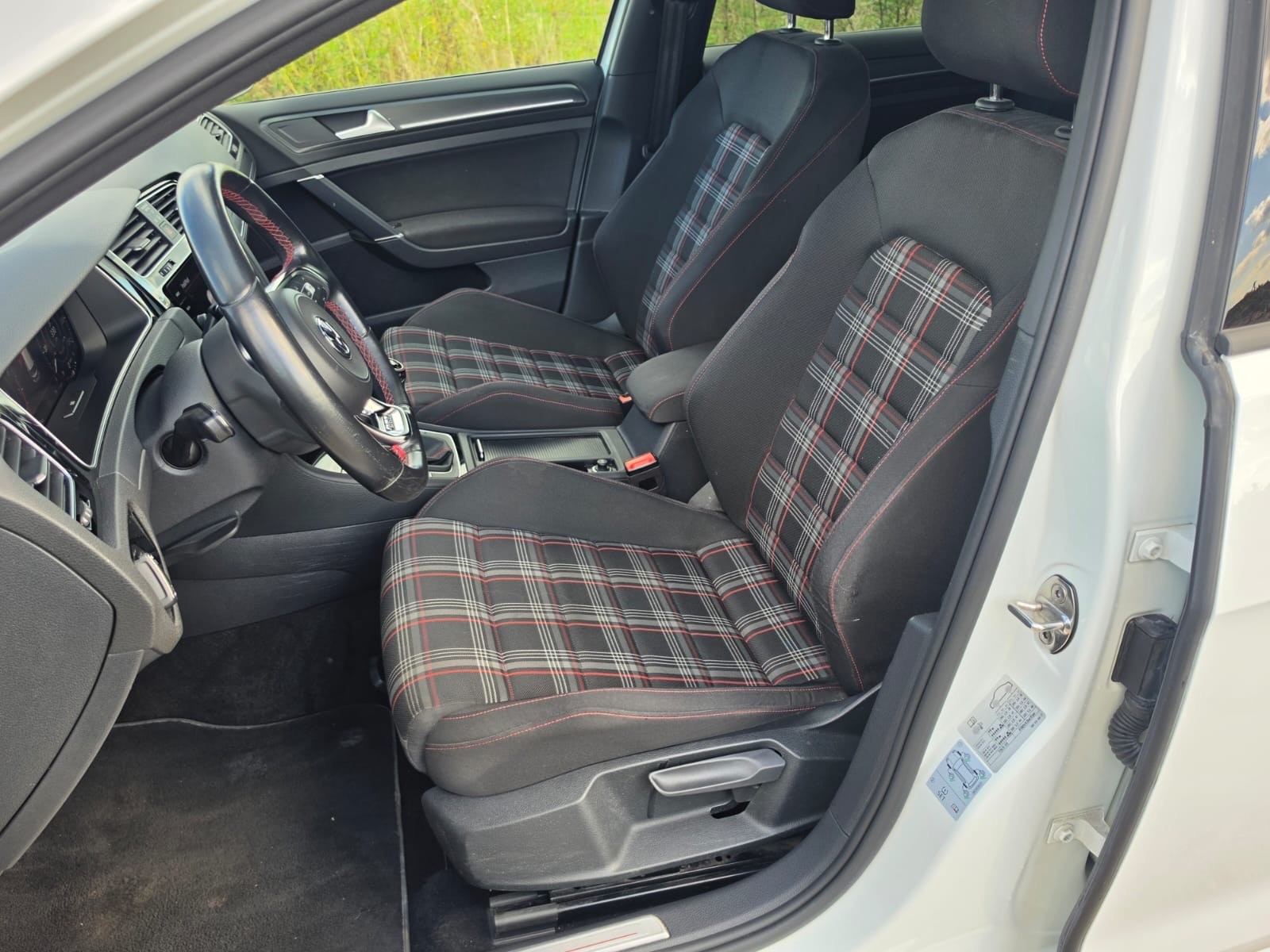 VW Golf 2.0 TSI GTI Performance-image-11