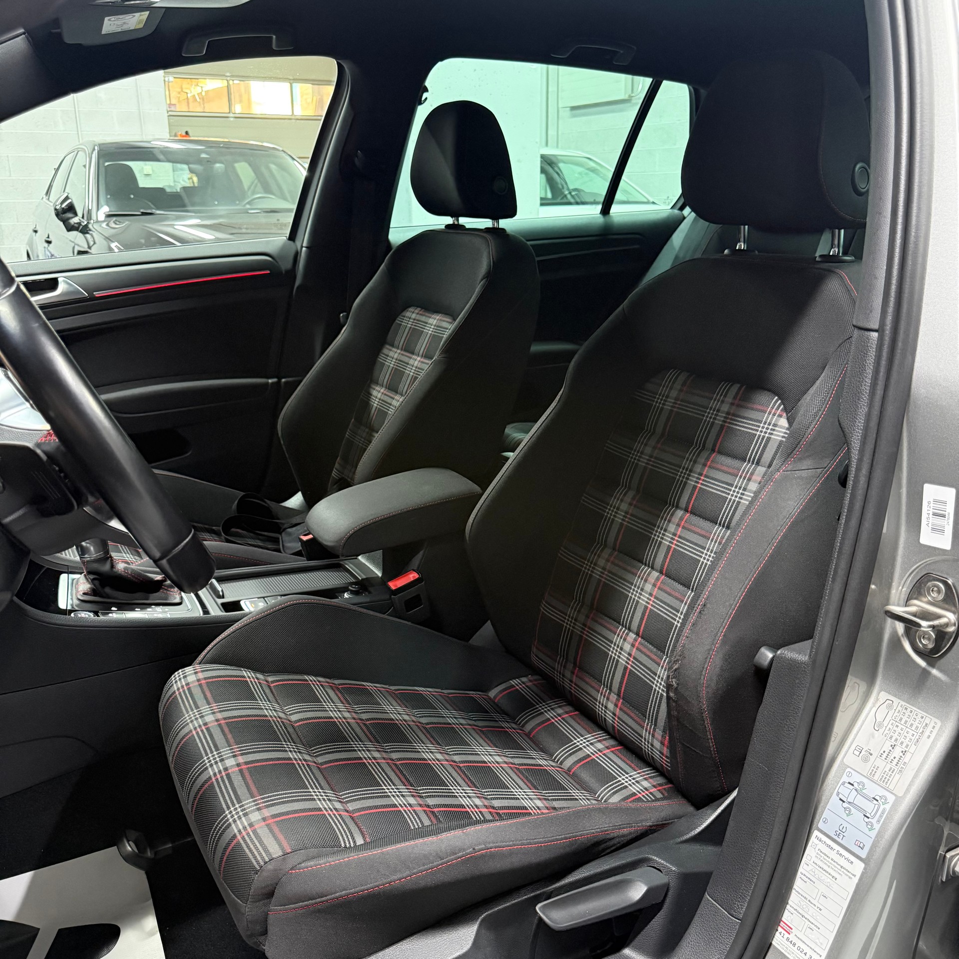 VW Golf 2.0 TSI GTI Performance DSG-image-12