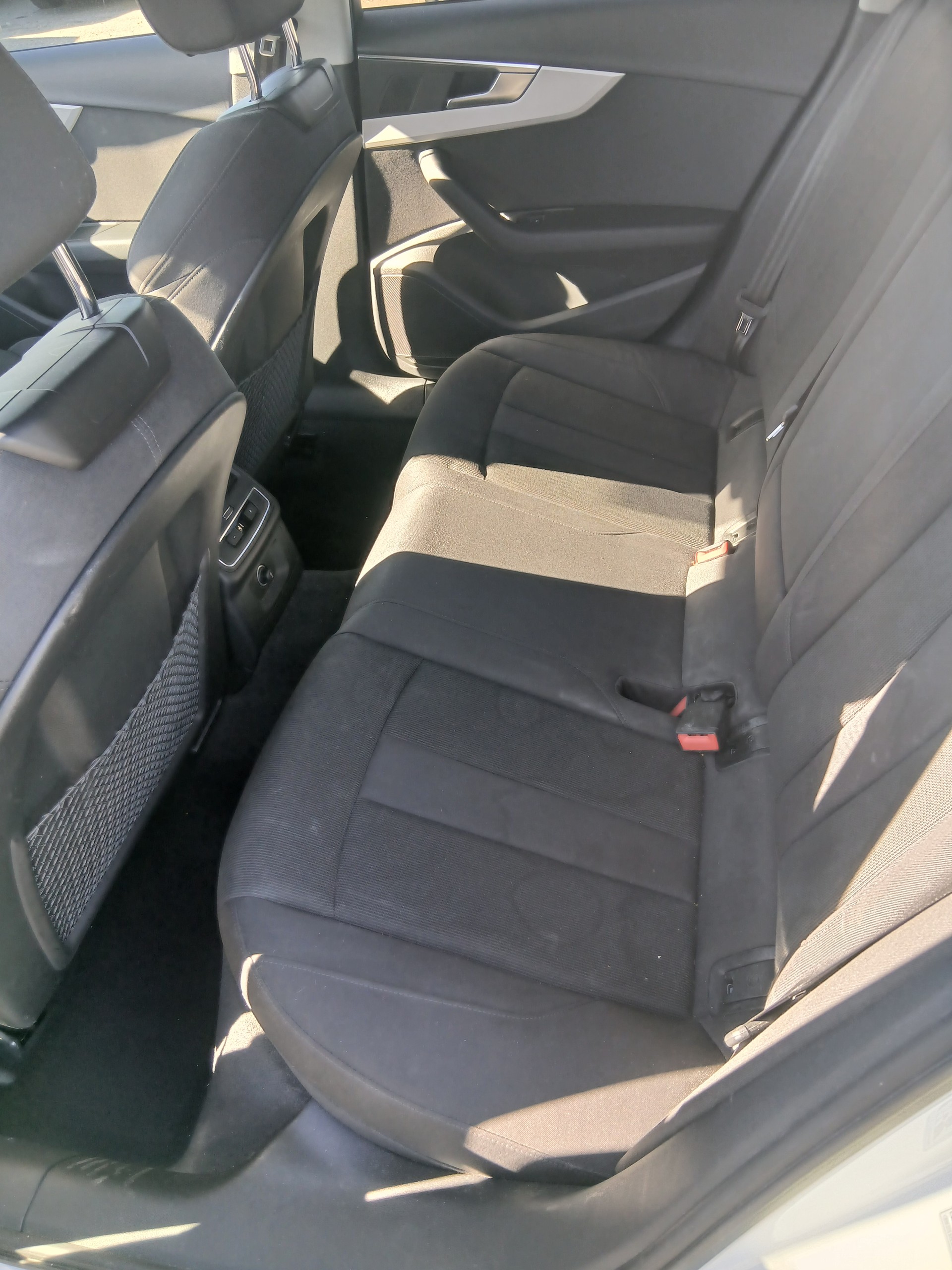AUDI A4 Avant 40 TDI quattro S-tronic-image-12