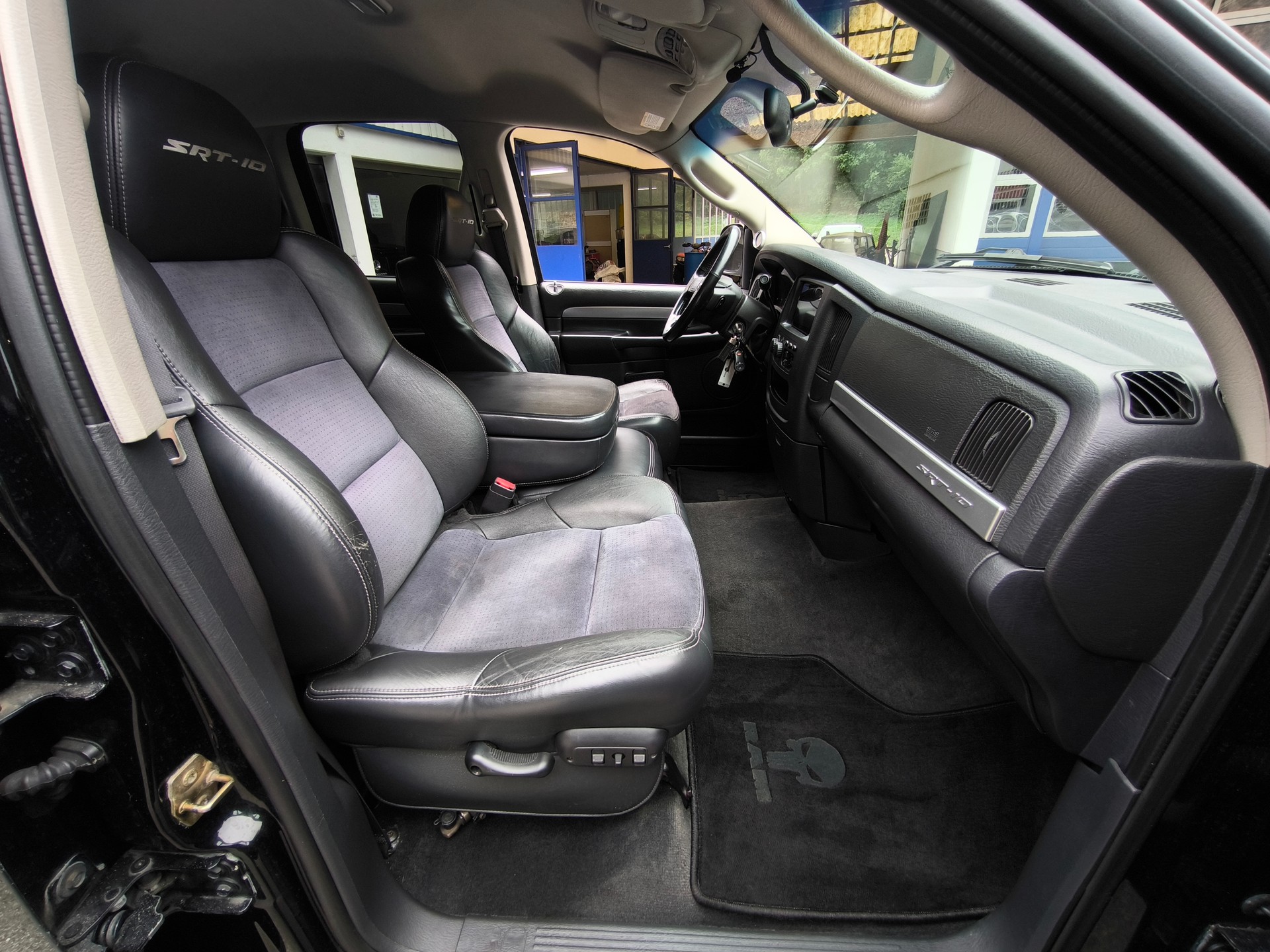 DODGE Ram 1500 SRT-10-image-19