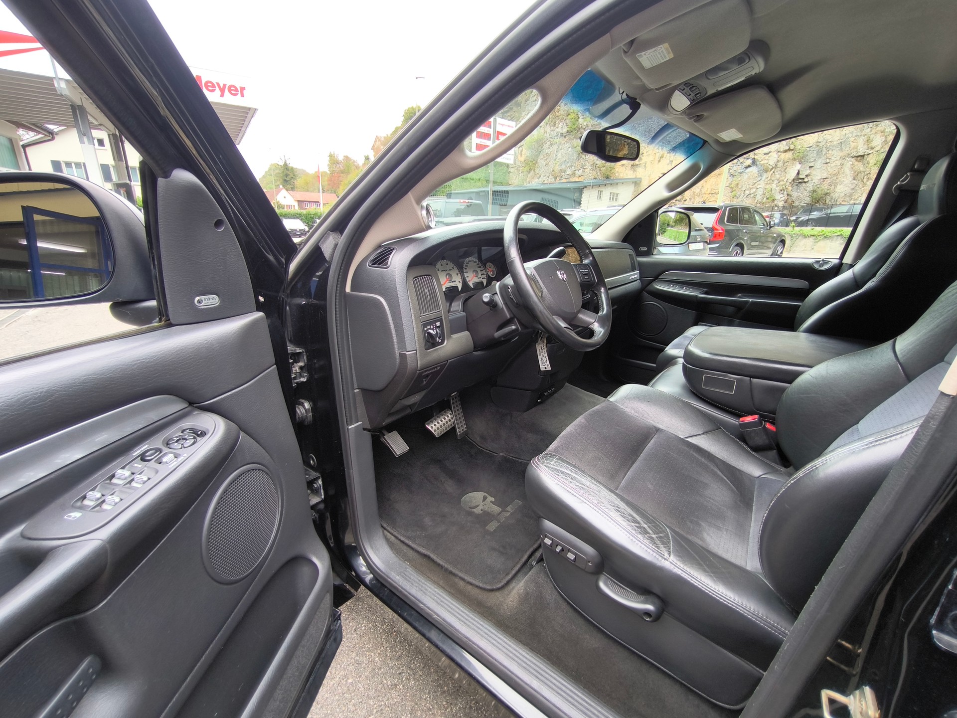 DODGE Ram 1500 SRT-10-image-17