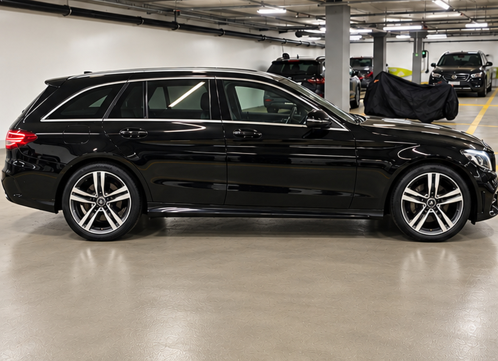 MERCEDES-BENZ C 200 Swiss Star AMG Line 4M 9G-Tronic-image-2