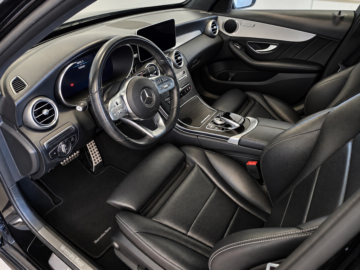 MERCEDES-BENZ C 200 Swiss Star AMG Line 4M 9G-Tronic-image-4