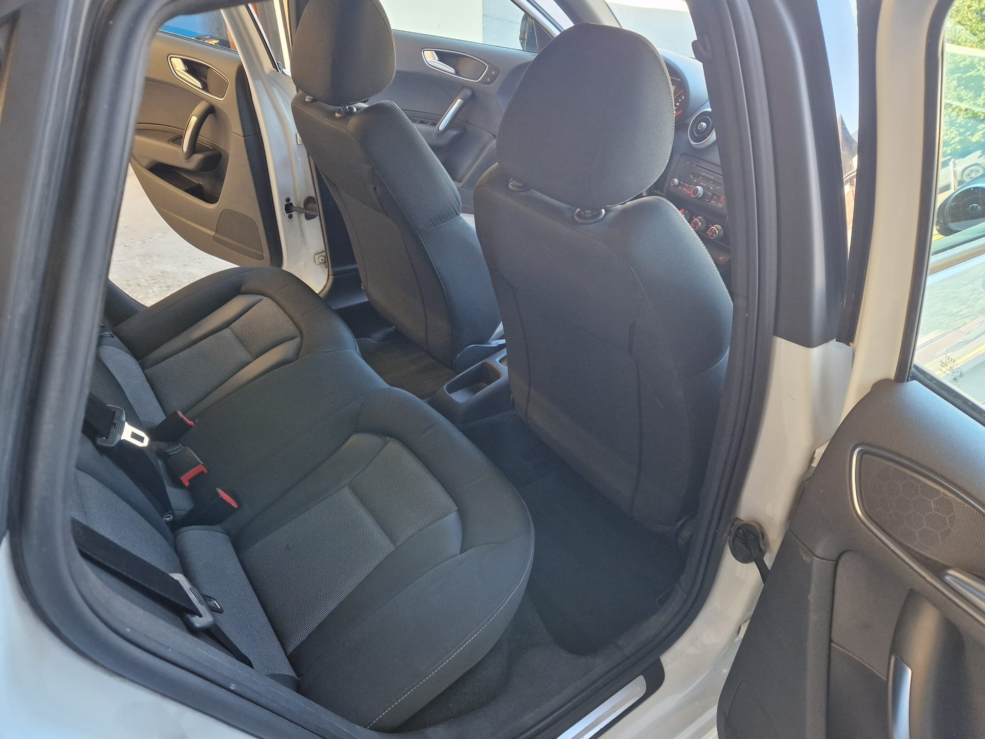 AUDI A1 Sportback 1.6 TDI Ambition-image-11