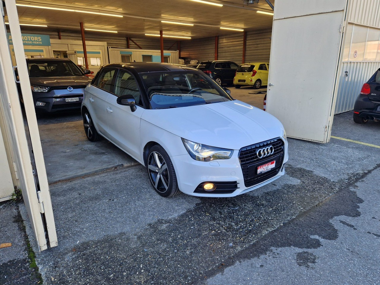 AUDI A1 Sportback 1.6 TDI Ambition-image-1