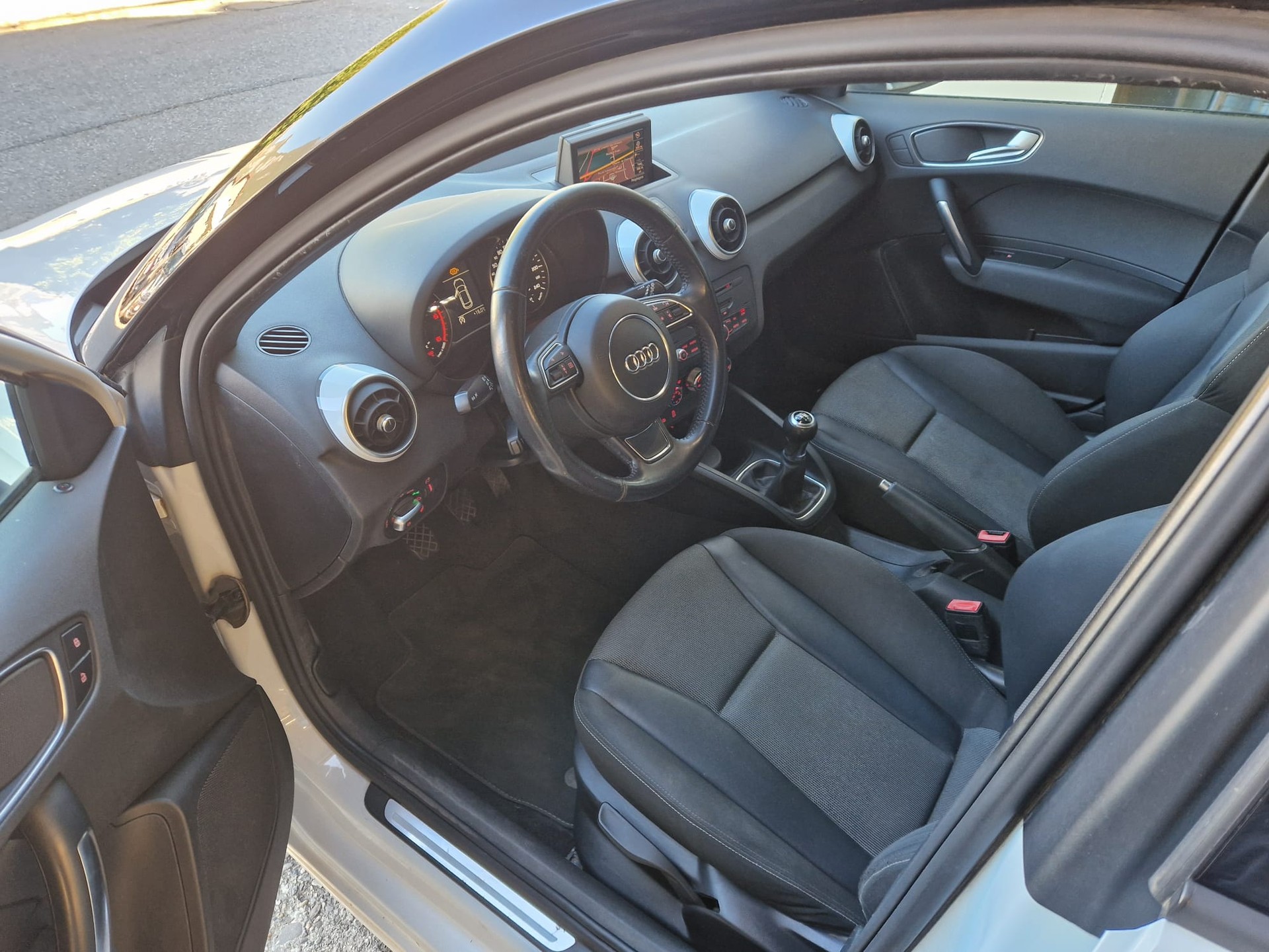 AUDI A1 Sportback 1.6 TDI Ambition-image-7
