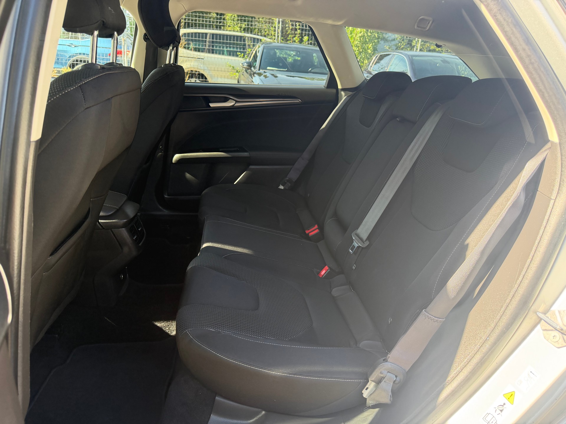 FORD Mondeo 2.0 TDCi Trend Automatik ** Gr-Navi ** RF-Kamera ** Sitzmemory ** Anh-Kupplung ** PDC V+H ** Frisch Ab MFK **-image-2