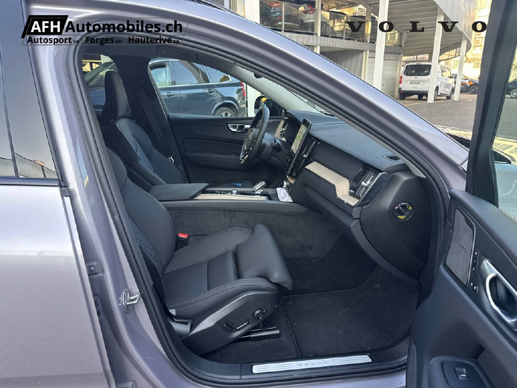 VOLVO XC60 2.0 T6 TE Plus Dark eAWD-image-12