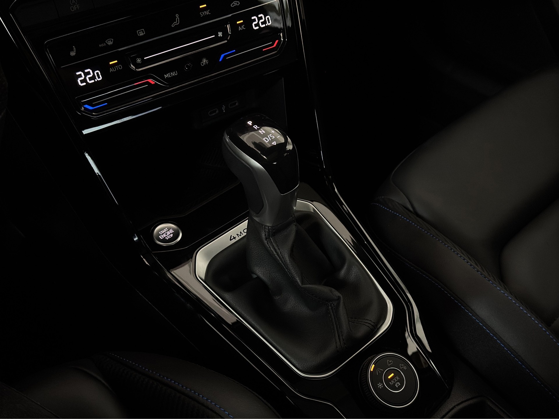 VW T-Roc 2.0 TSI R-Performance DSG 4M. "Akrapovic-Pano-Leder-DCC-8 fach Bereift"-image-17